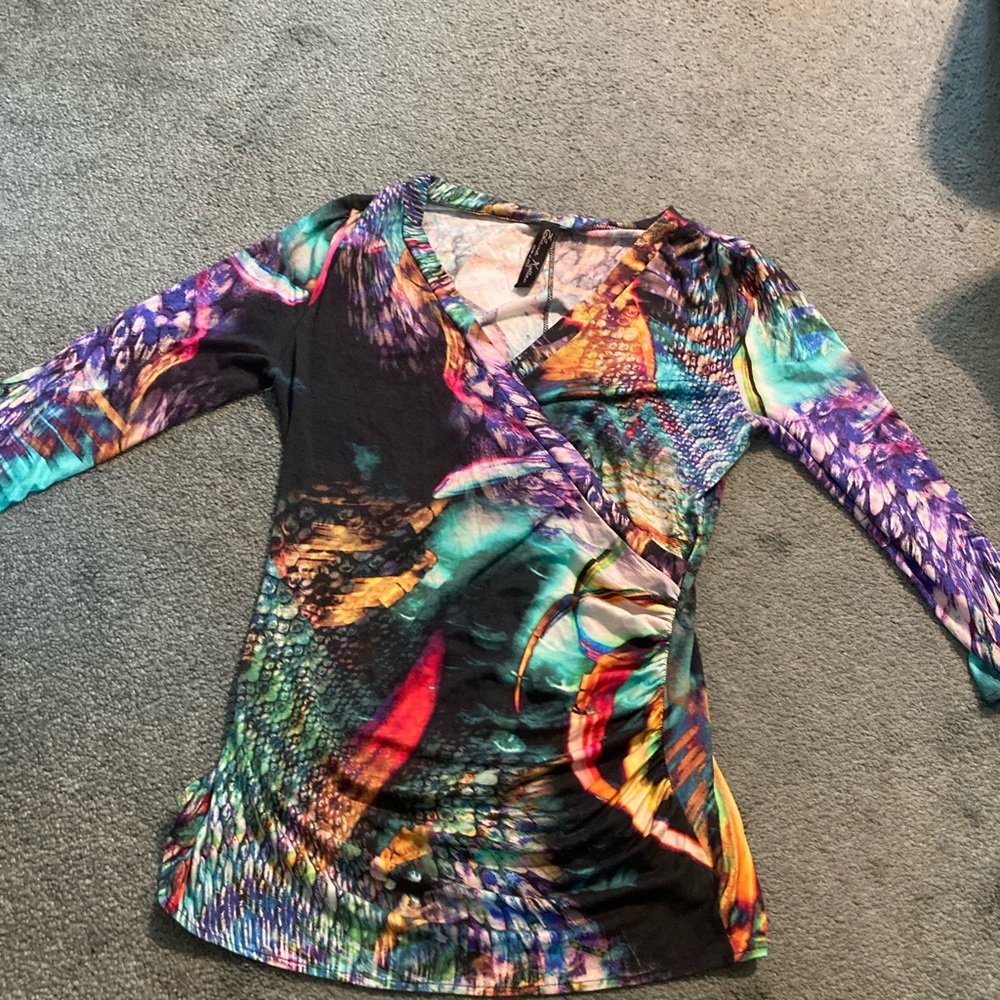 Elaua Kattau shirt. Perfect condition. Medium..